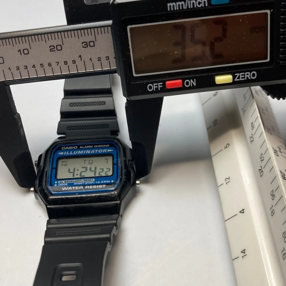 Casio vintage F-105 digital watch, working battery, light works, alarm, chrono